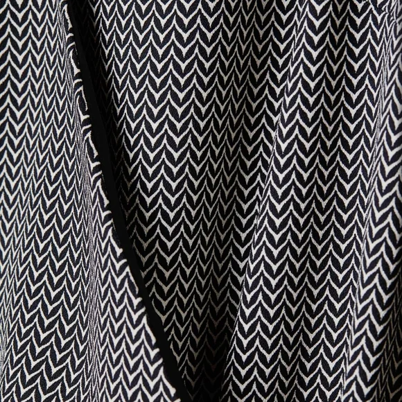 H&M 4 Black and White V Neck 3/4 Sleeve Short Romper Pockets and Belt - Picture 7 of 9